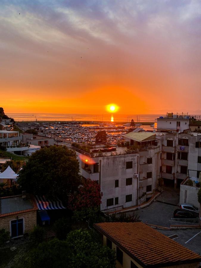 아그로폴리 Quasi In Porto B&B 외부 사진